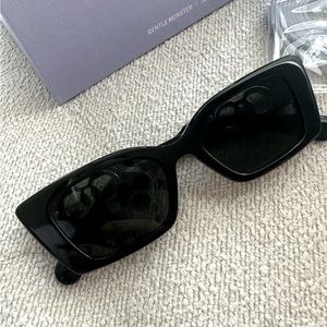 Gentle Monster x Jennie - La Peche 01 (Black)